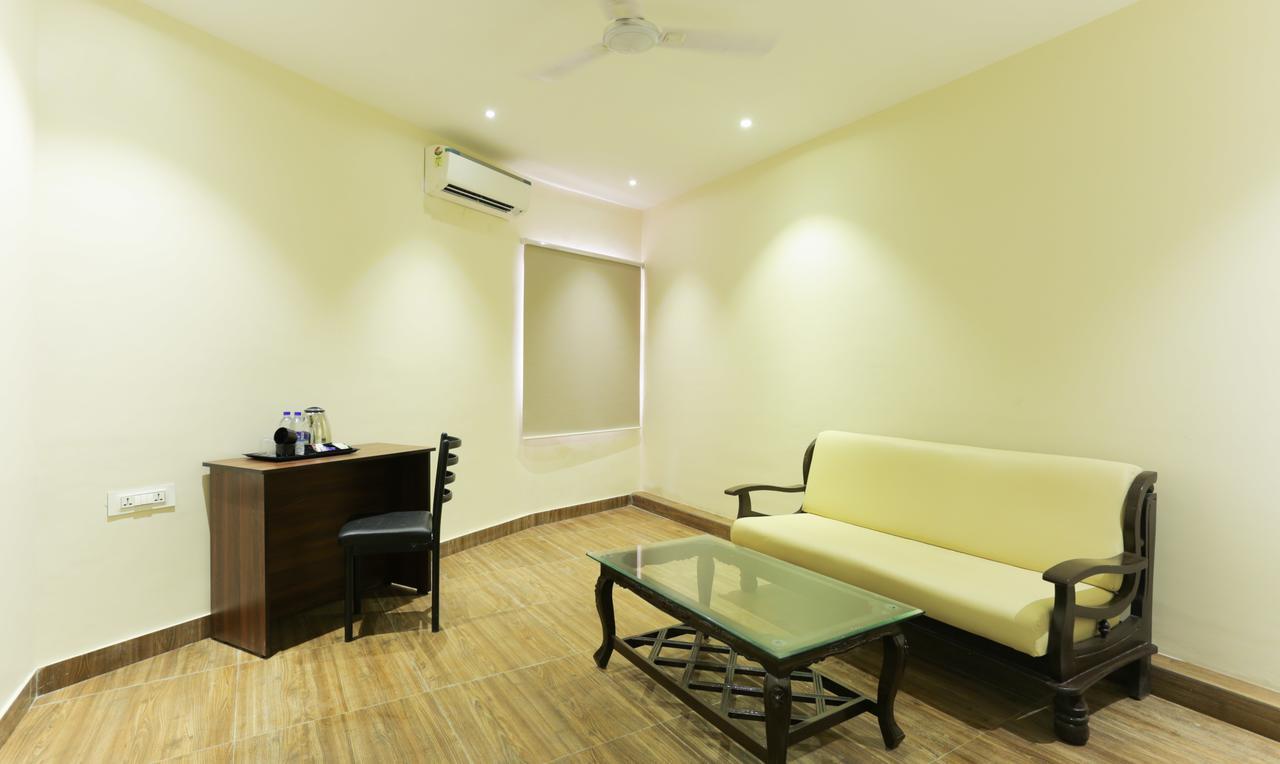 Fabexpress Golden Tulipz Hotel Mumbai Exterior photo